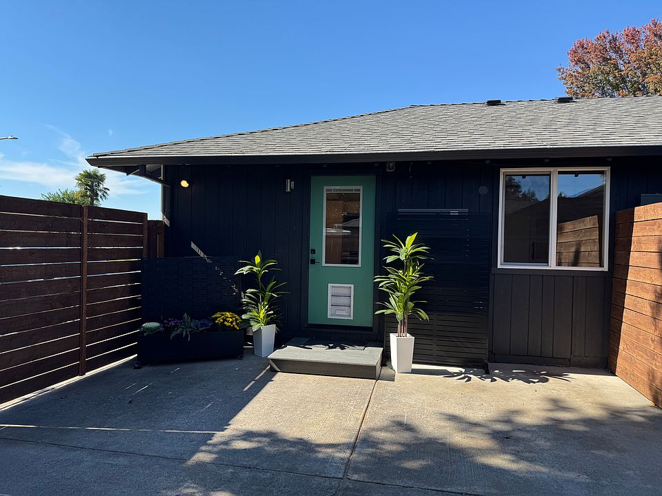 1st image of 3261 Blackthorn Way