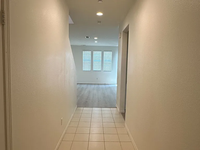 1540 Cantabria Pl — Photo 6