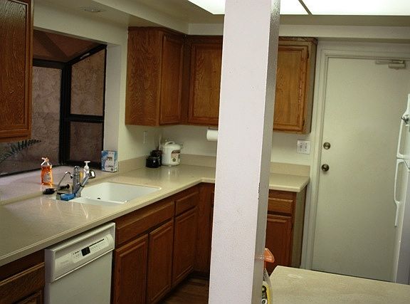 3rd image of 954 Tennyson Ln