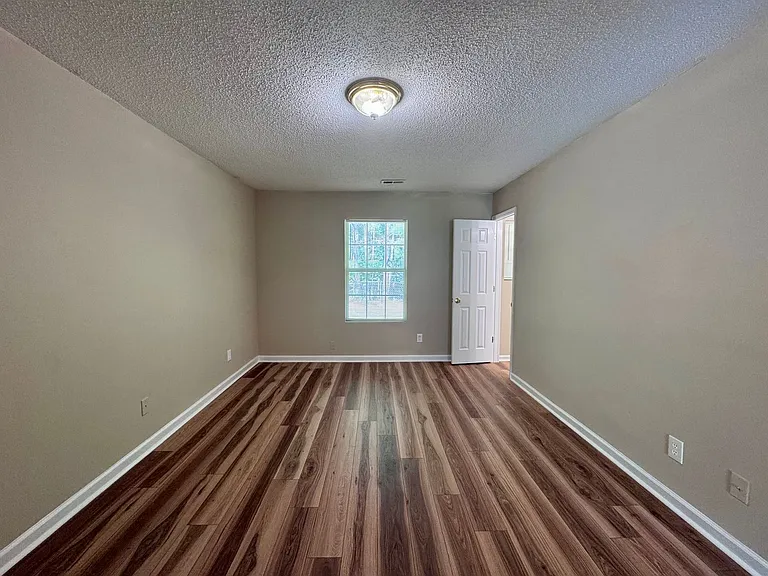 352 A & B Leafmore Rd — Photo 5