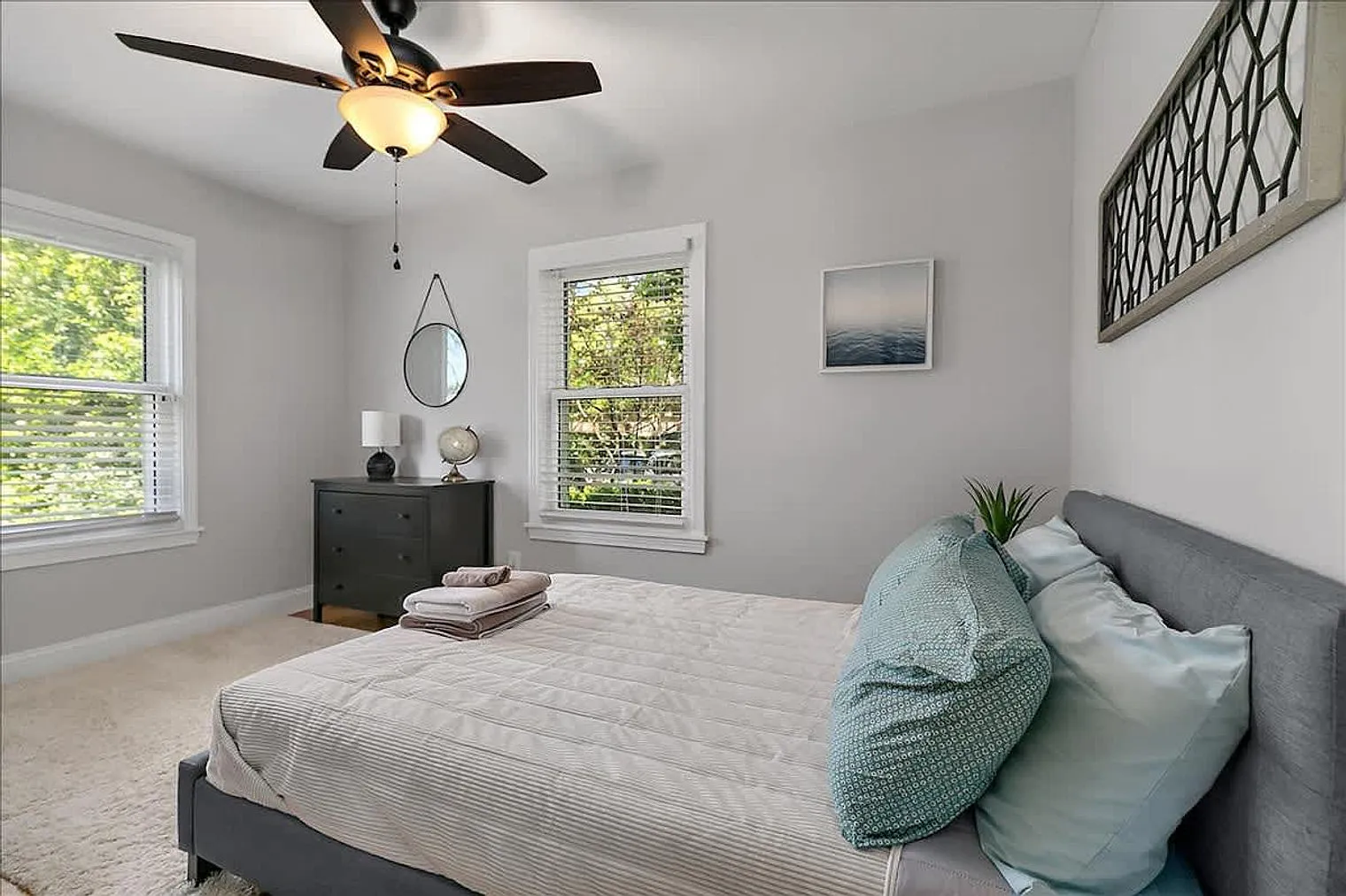 2 bed, 1.0 bath, 979 sqft, $2,952 — Photo 3