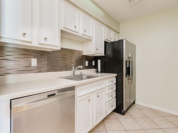 2nd image of 2125 Augusta Dr APT 52