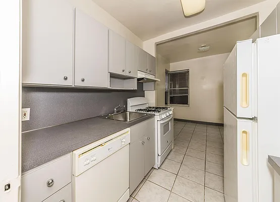 Rented by Wave Real Estate Group | media 4