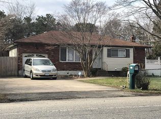 454 Spur Dr N, Bay Shore, NY 11706