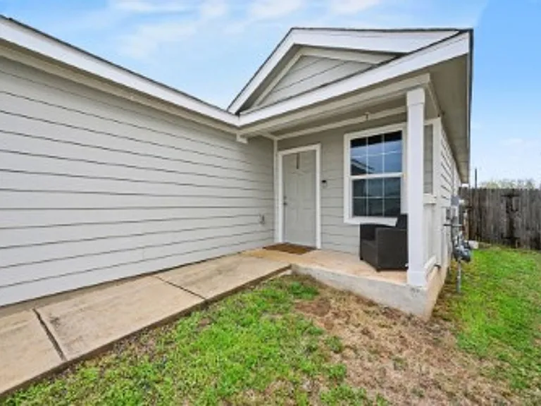 13450 Ashworth Blvd — Photo 3