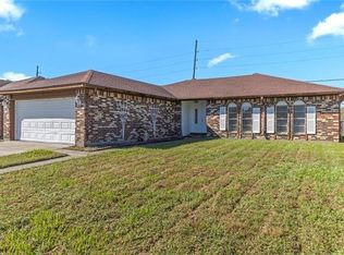 2440 W Sunny Meade Dr, Harvey, LA 70058