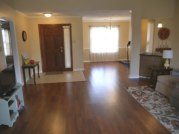 2nd image of 654 White Oak Dr