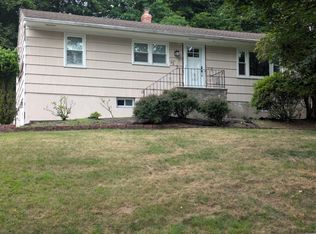221 Oakridge Rd, Hillsdale, NJ 07642