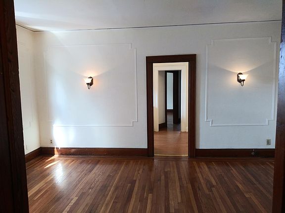 5th image of 109 Ravenhurst Ave