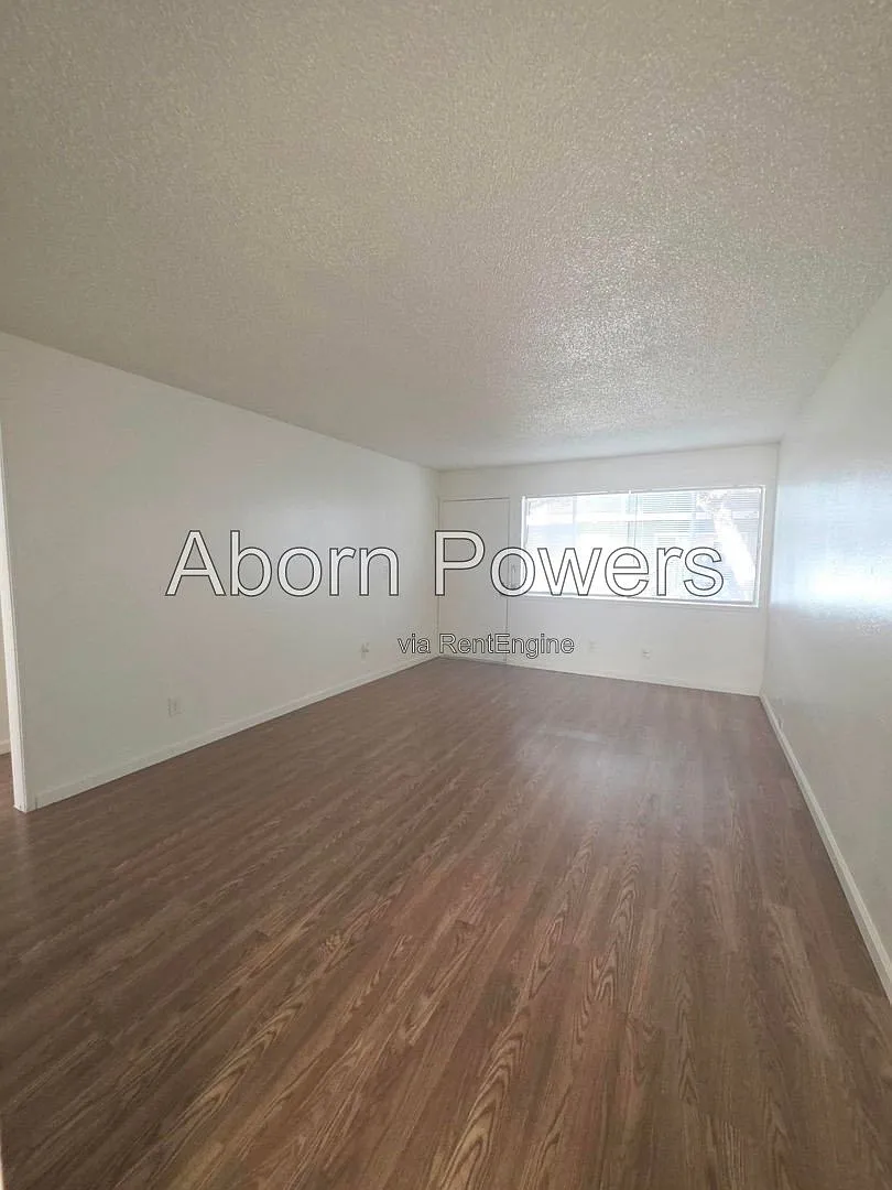 2 bed, 1.0 bath, $1,375 — Photo 2