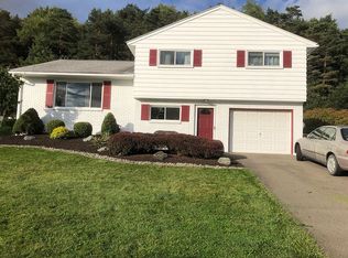 913 Case Dr, Vestal, NY 13850