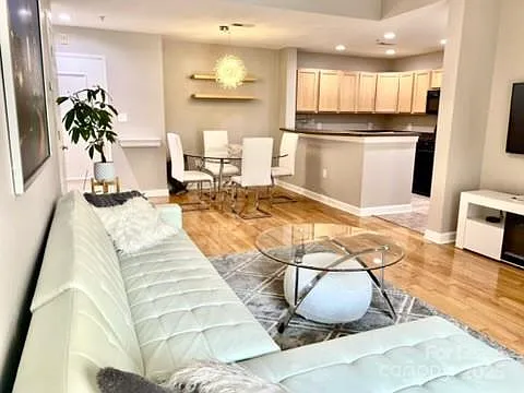 718 Trade St — Photo 4