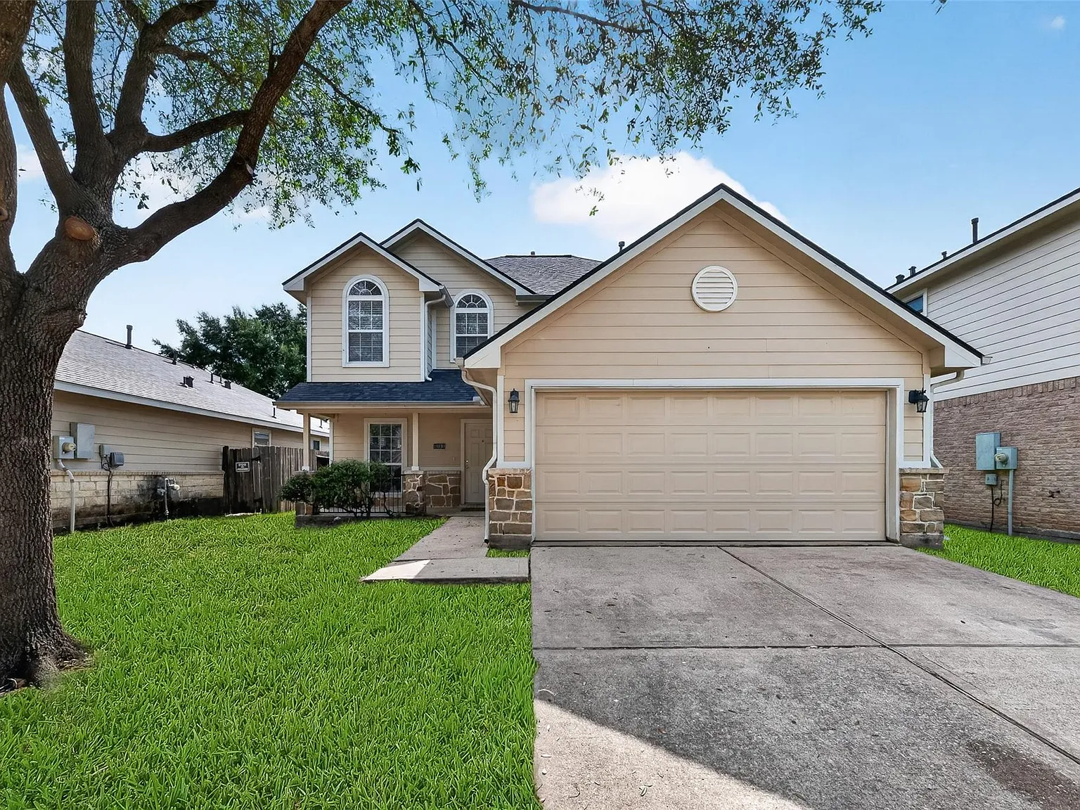 4 bed, 2.5 bath, 1945 sqft, $2,050 — Photo 4