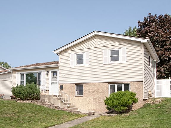 3rd image of 15433 Warwick Dr