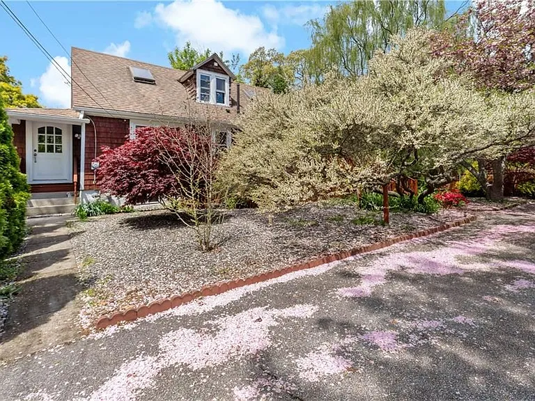 185 Ottawa Ave — Photo 4