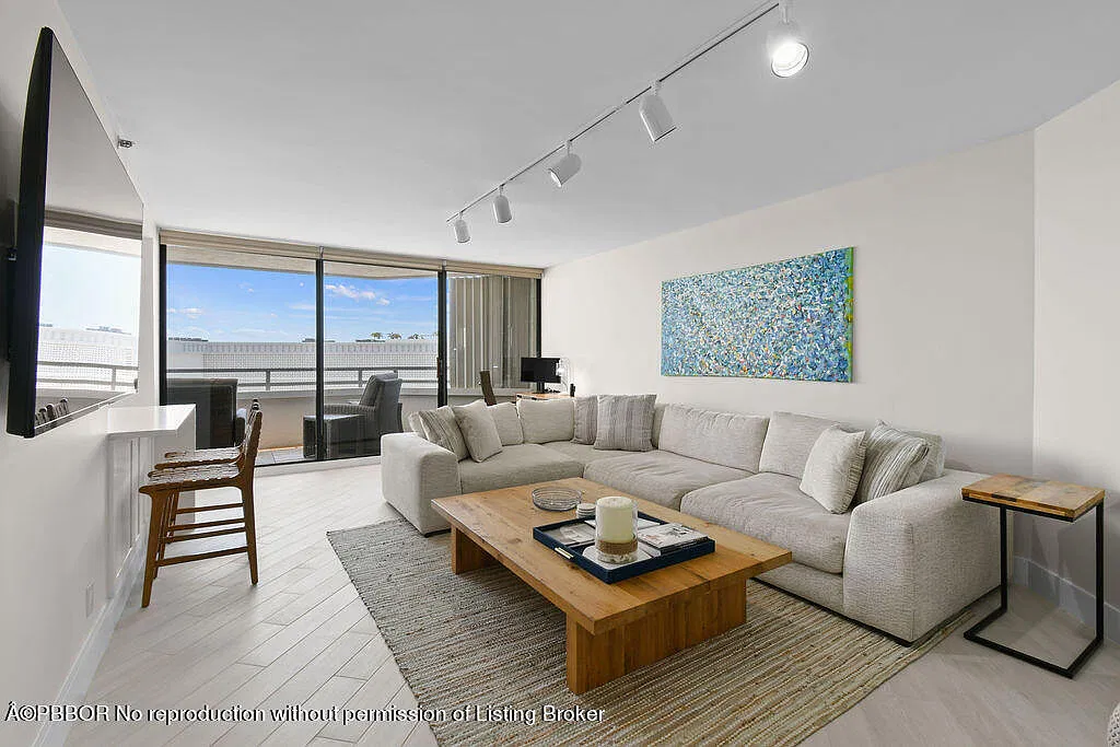 2 bed, 2.0 bath, 1340 sqft, $7,400 — Photo 3