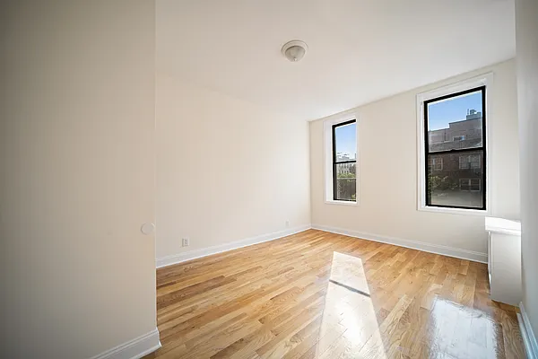 Rented by Bond New York | media 5