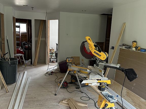 3rd image of 1731 Gardiner Driveapt #5A