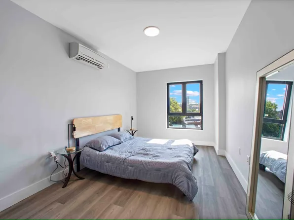 1111 Foster Avenue image 12 of 21