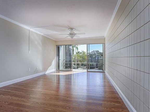 3rd image of 2302 S Manhattan Ave APT 209