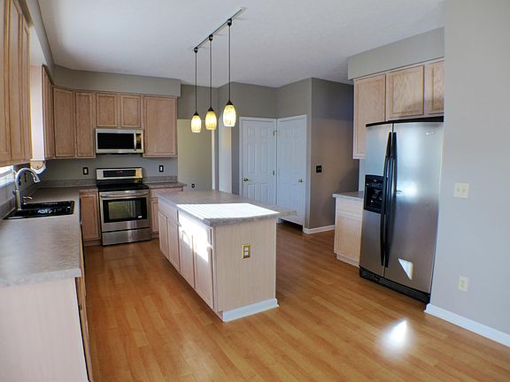 4th image of 113 Blaine Ct