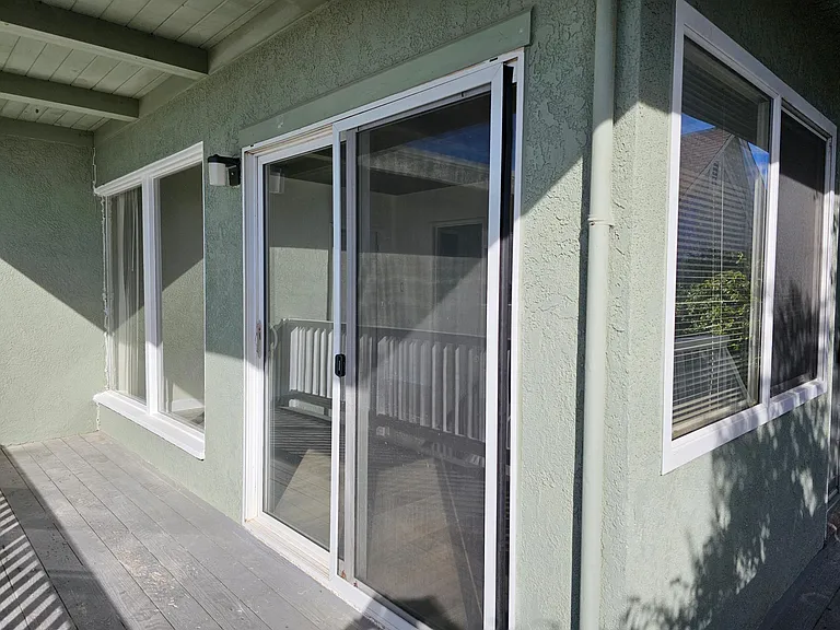 1114 E Cliff Dr #4 — Photo 2