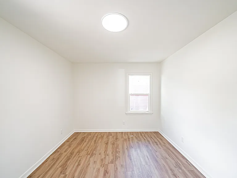 303 W 20th St #1 — Photo 6