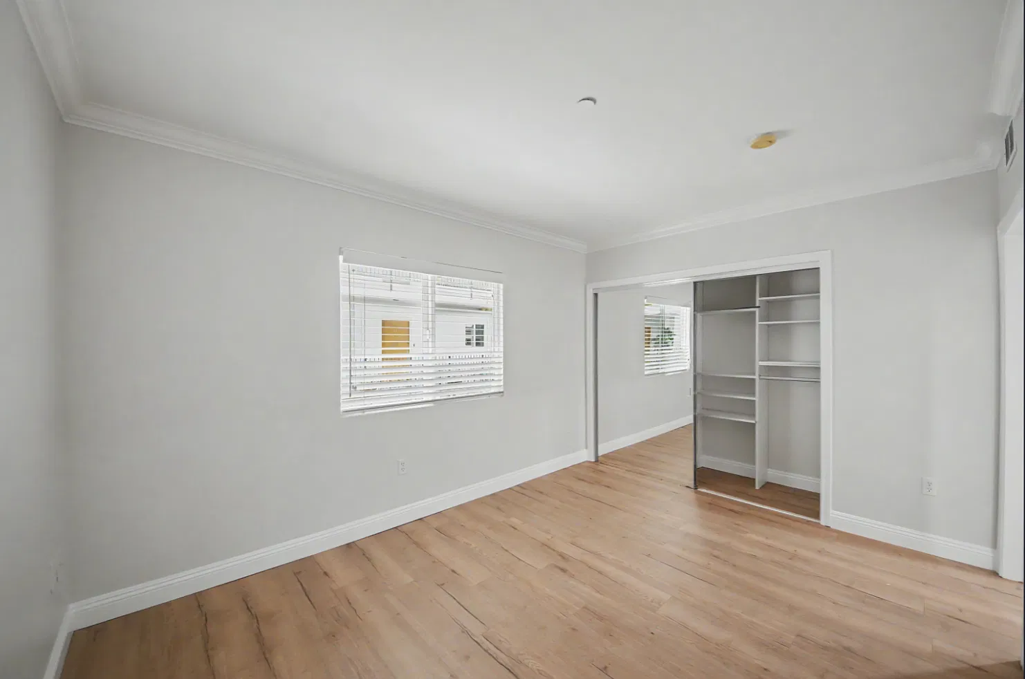 3 bed, 2.5 bath, 1640 sqft, $4,995 — Photo 3