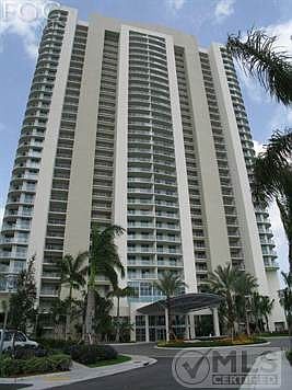 3rd image of 3000 Oasis Grand Blvd #Uph6
