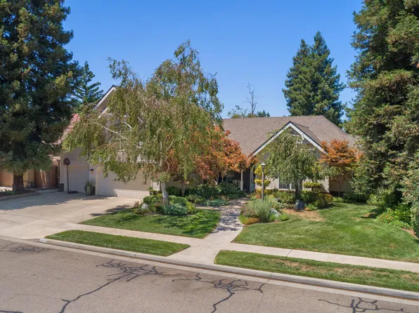 2409 SE Cottonwood Circle, Visalia, CA 93277