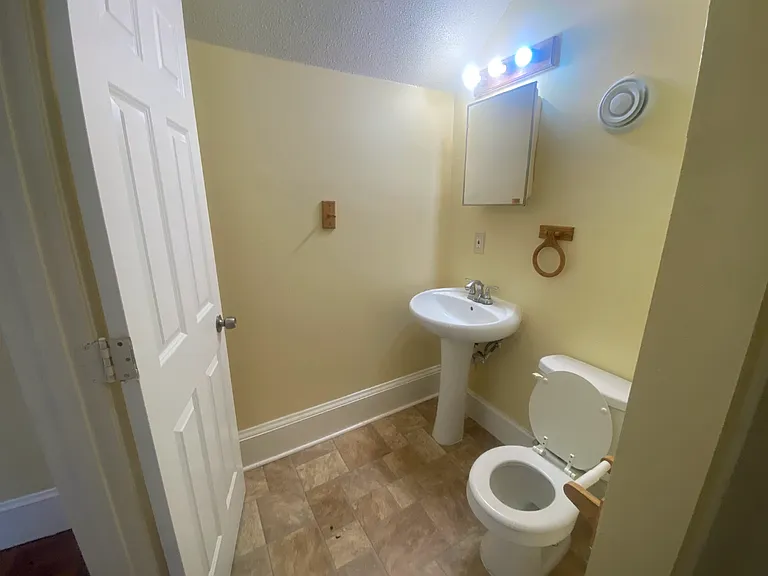 2117 Ilion Ave N — Photo 14
