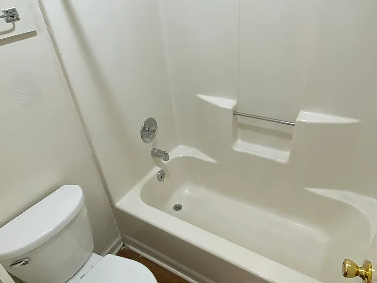 703 Montgomery St — Photo 13