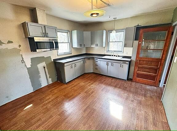 3rd image of 449 Avenue G