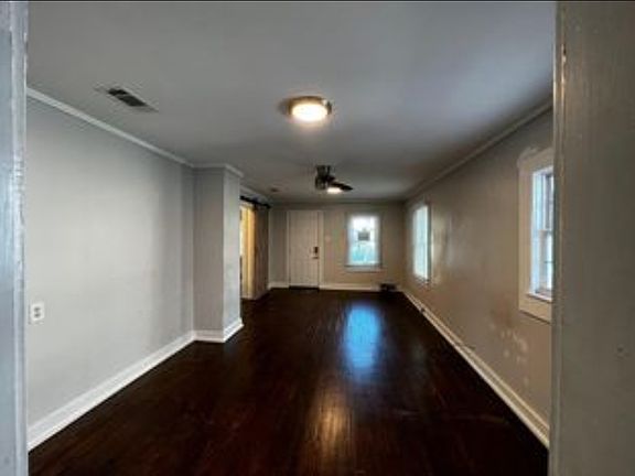 3rd image of 817 W Belmont St