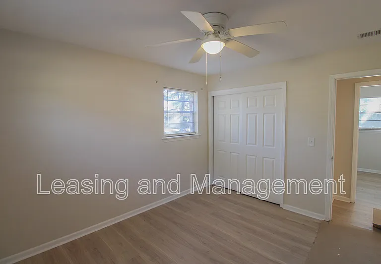 305 Millcreek Dr — Photo 8
