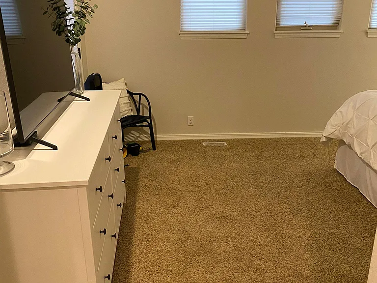 826 E Riverpark Ln — Photo 4