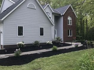 11995 Quail Woods Dr, Chardon, OH 44024