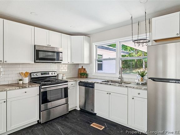 5th image of 1002 Fleetwood Dr