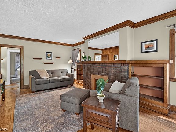 5th image of 17416 Oxford Ave