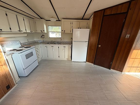3rd image of 1405 Highway 1204 #31