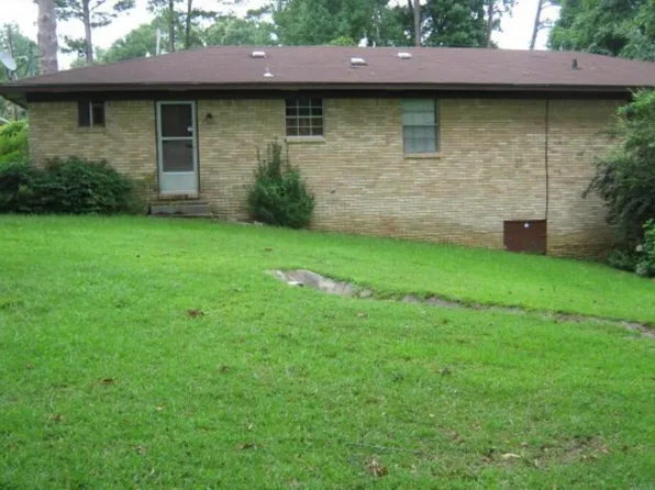 1323 Highland Dr, Waynesboro, MS 39367