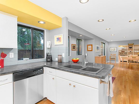 5th image of 14002 NE 62nd St