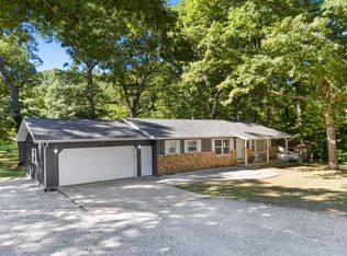 15975 Dee Mack Rd, Mackinaw, IL 61755