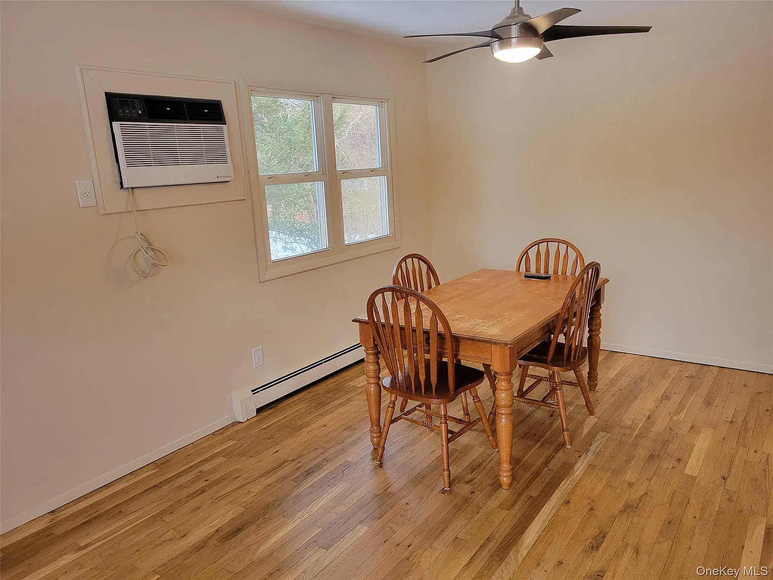 3 bed, 1250 sqft, $3,650 — Photo 1