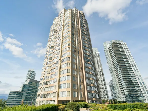 6220 McKay Ave APT 2205, Burnaby, BC V5H 4M8