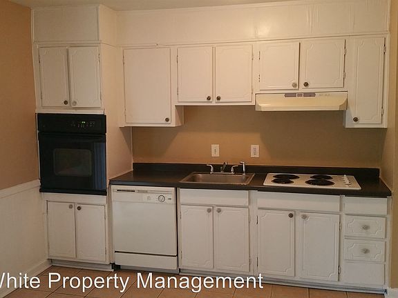 4th image of 2384 Peachwood Cir NE #B