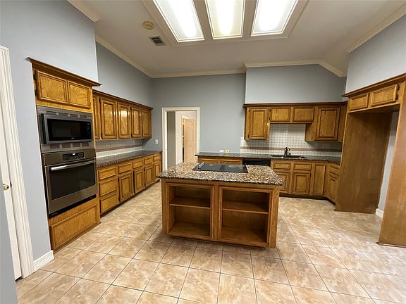 4th image of 1109 Lakestream Dr