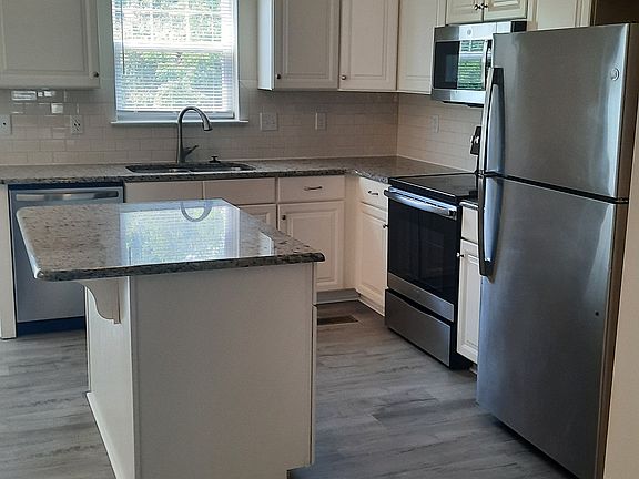 4th image of 929 Admirals Quay Dr