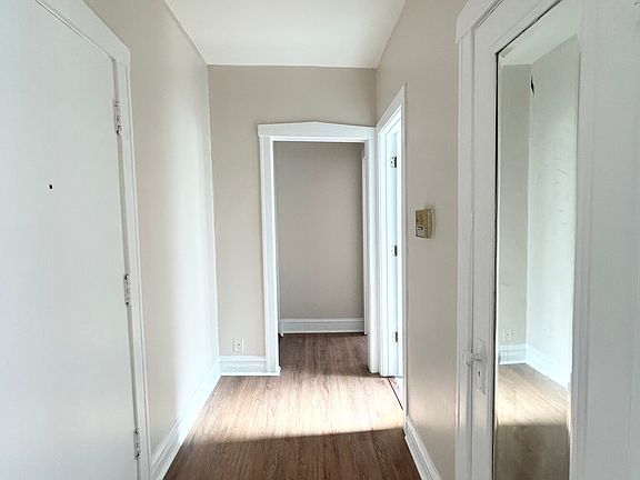 4th image of 4109 N Sacramento Ave #1A