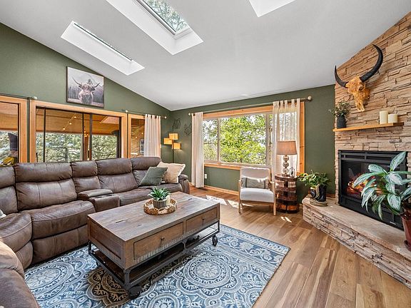 3rd image of 109 Lookout Mountain Cir